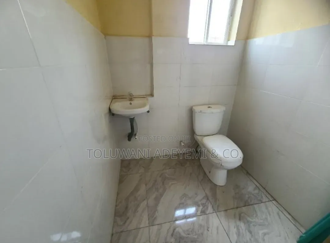 3 Bedroom Flat Commercial Office