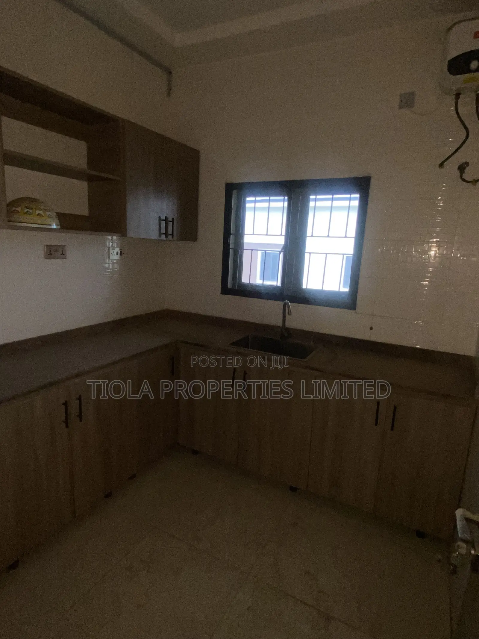 3bdrm Block of Flats in Plot 535 Ed50 Sabon for rent