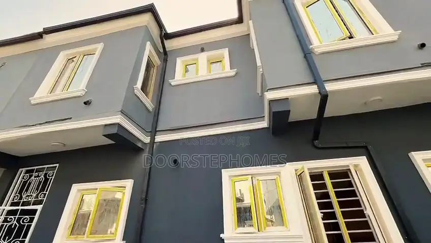 4bdrm Townhouse/Terrace in Porsche Estate, Idu Industrial for sale