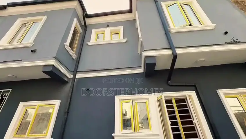 4bdrm Townhouse/Terrace in Porsche Estate, Idu Industrial for sale