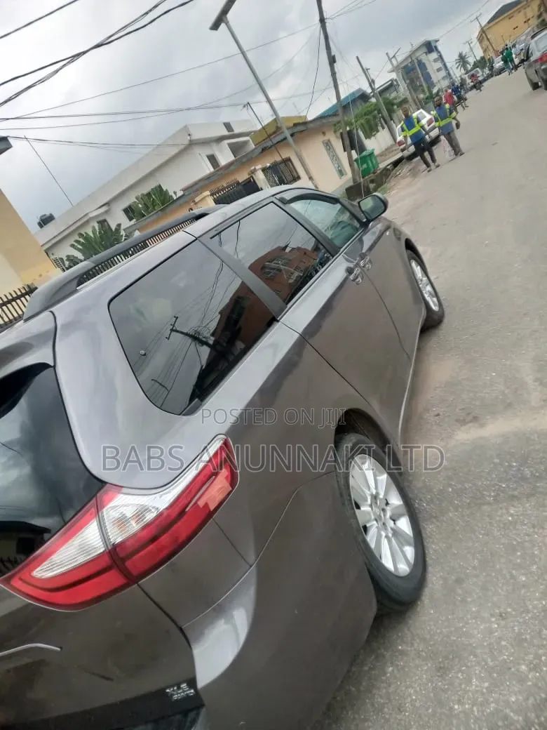 Toyota Sienna 2016 Gray