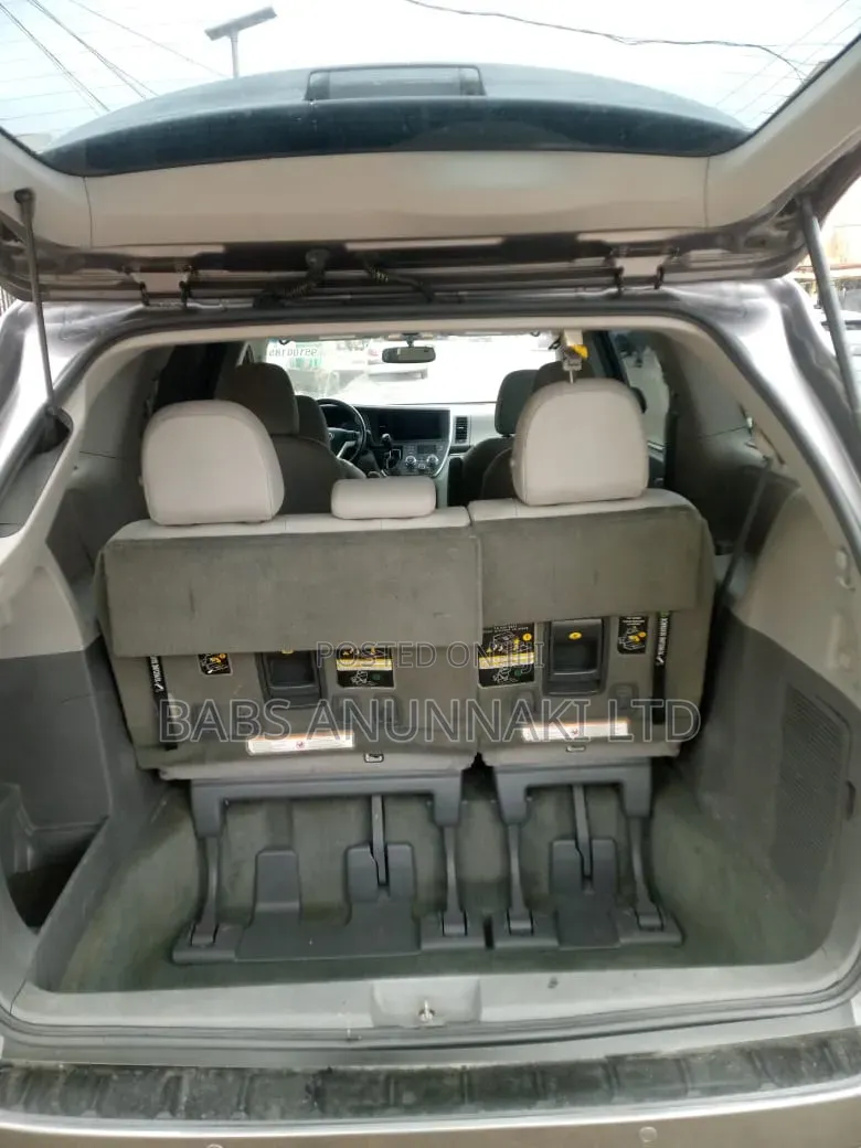 Toyota Sienna 2016 Gray