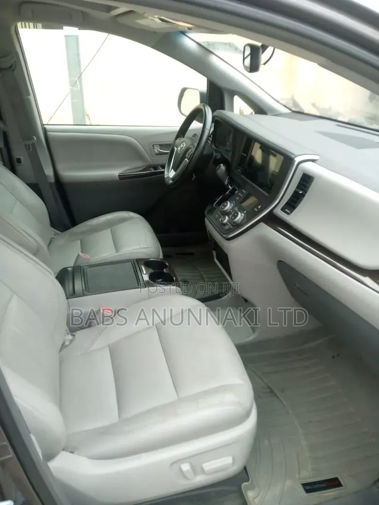 Toyota Sienna 2016 Gray
