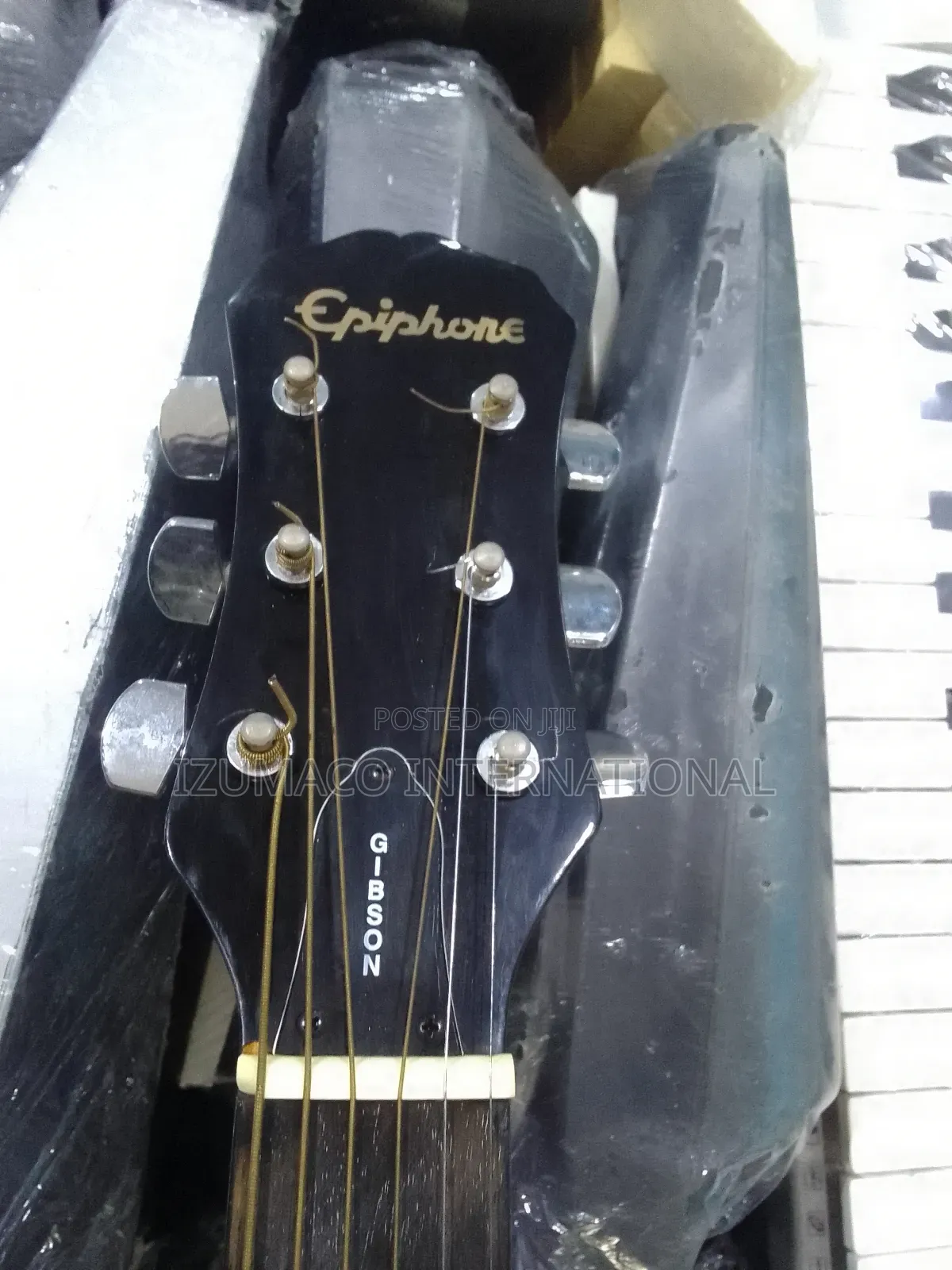 Epiphone Jumbo Acoustic Guitar – Clean Loud Sound