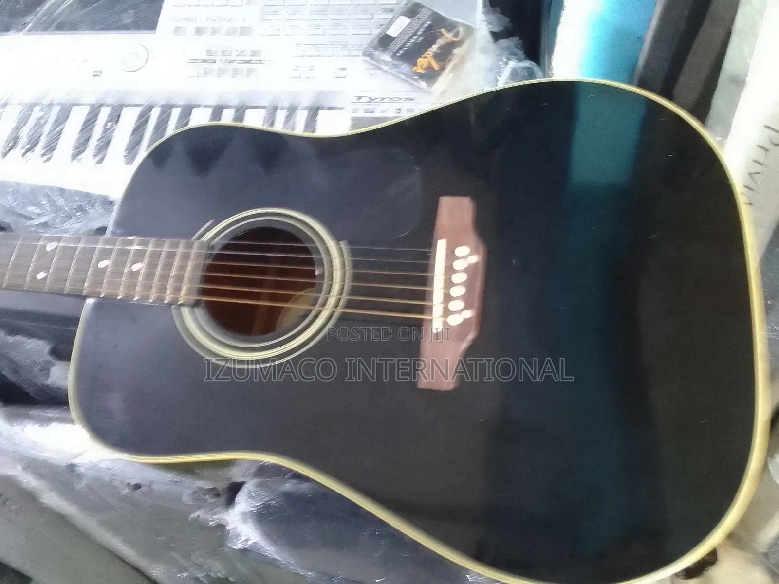 Epiphone Jumbo Acoustic Guitar – Clean Loud Sound