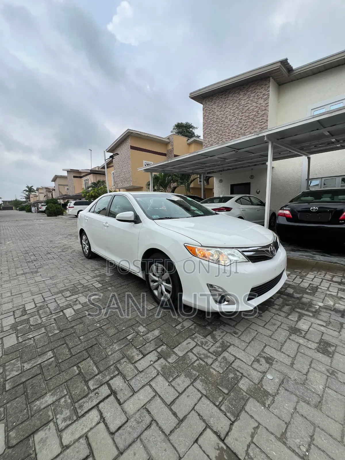 Toyota Camry LE 4dr Sedan (2.5L 4cyl 6A) 2012 White
