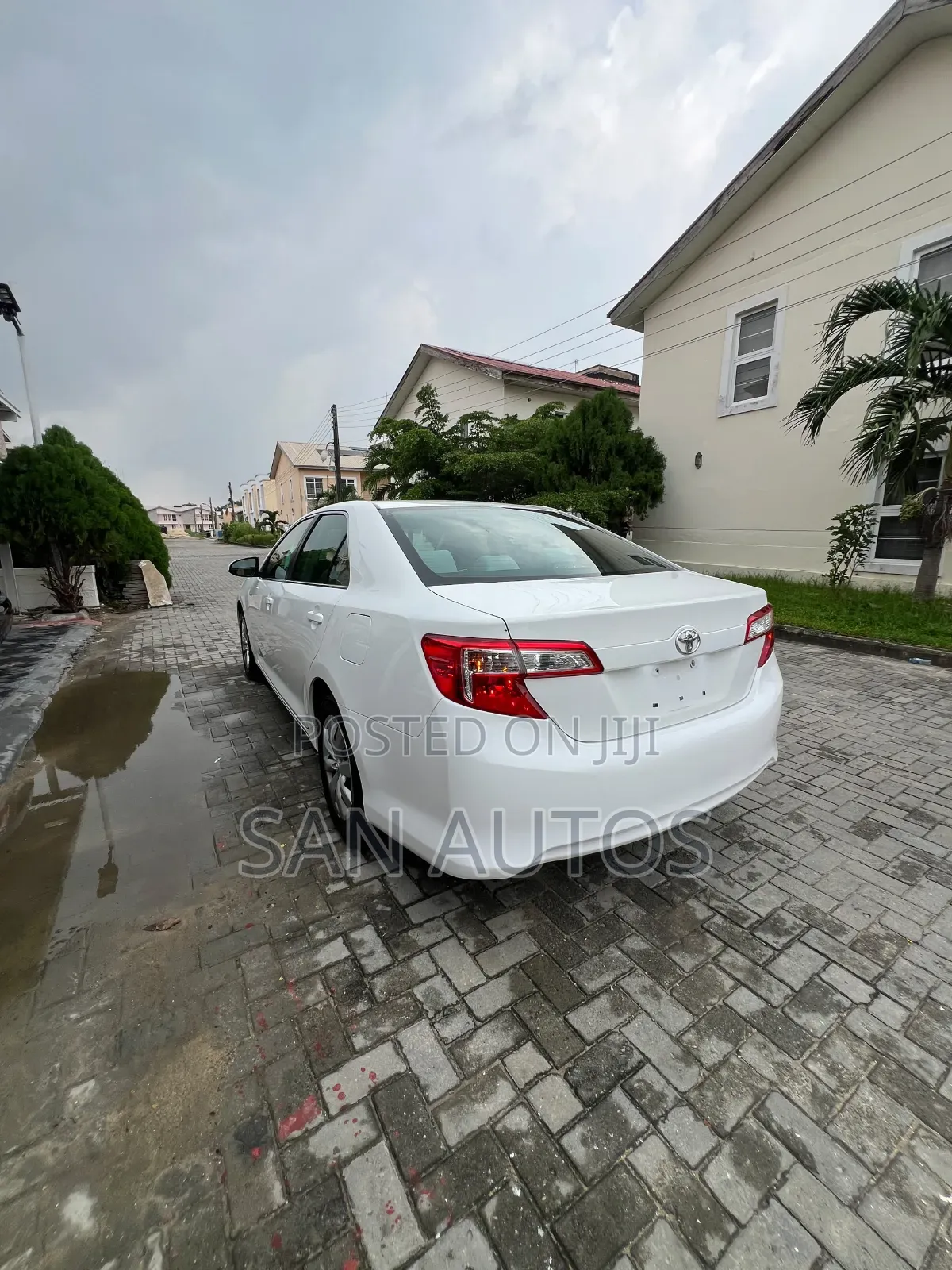 Toyota Camry LE 4dr Sedan (2.5L 4cyl 6A) 2012 White