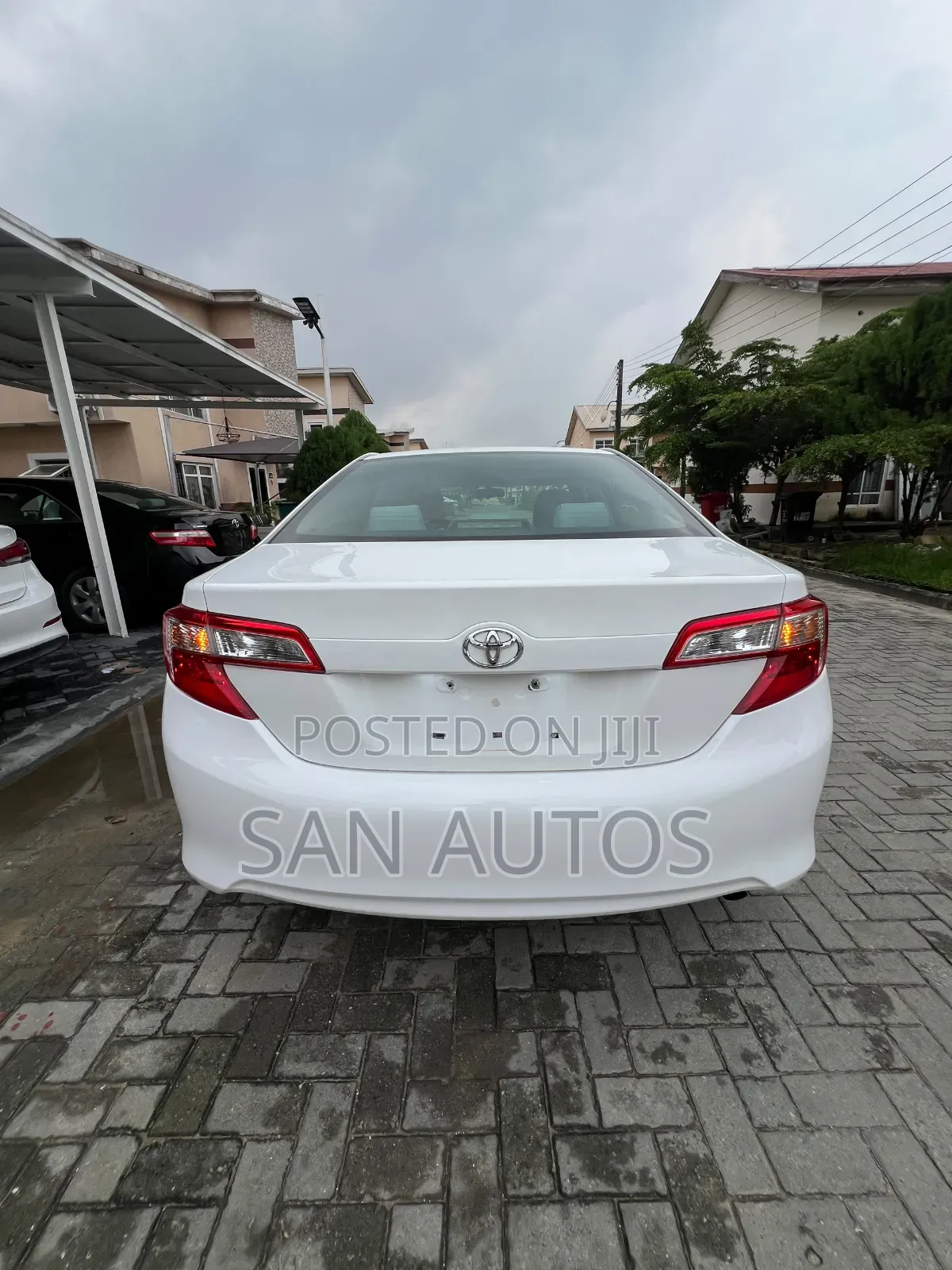 Toyota Camry LE 4dr Sedan (2.5L 4cyl 6A) 2012 White