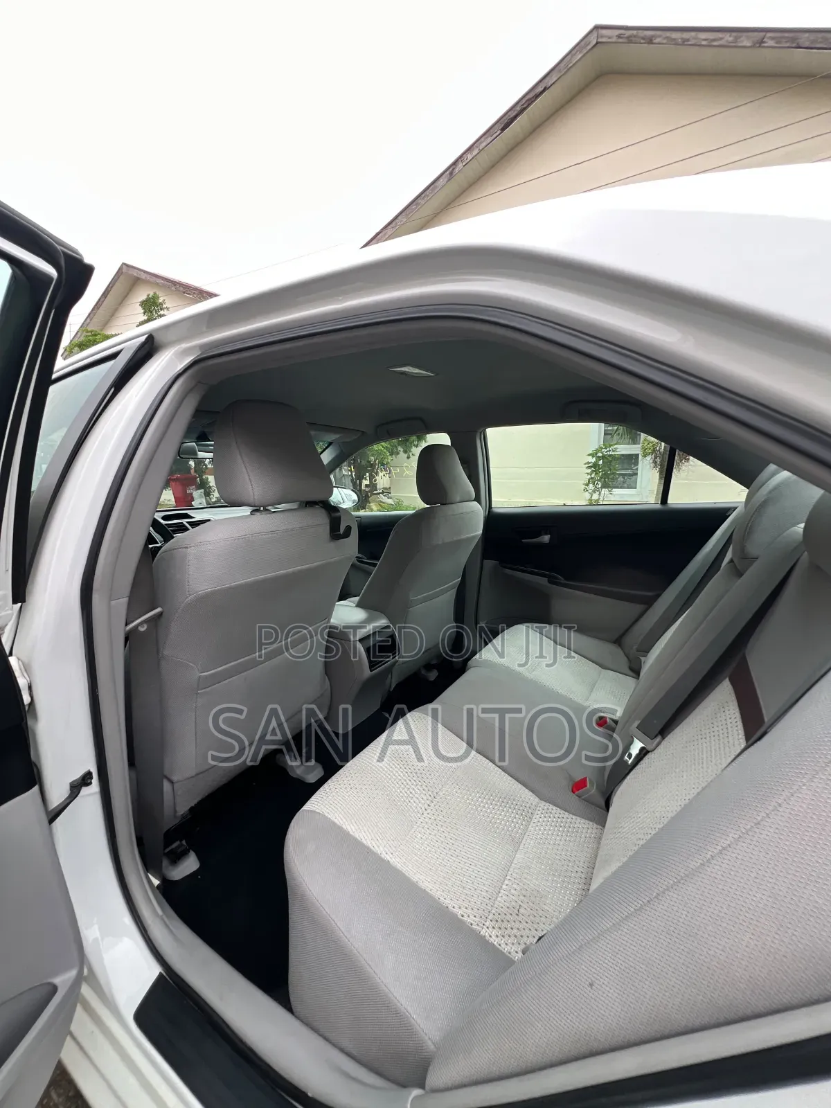 Toyota Camry LE 4dr Sedan (2.5L 4cyl 6A) 2012 White