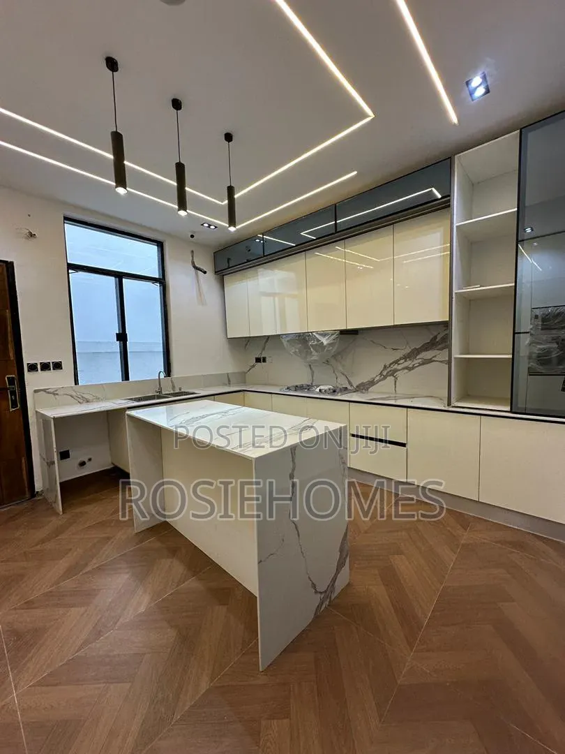 5bdrm Duplex in Garden Estate, Chevron for rent