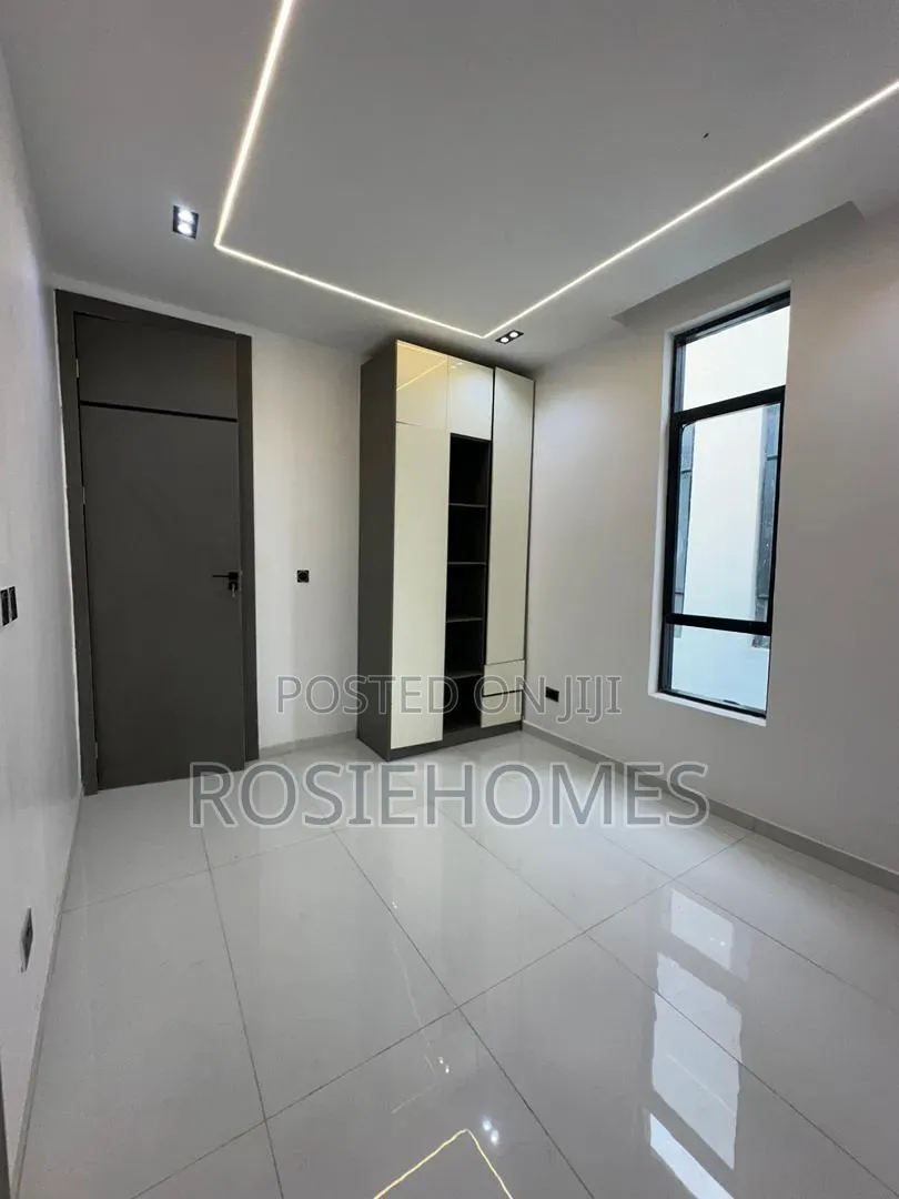 5bdrm Duplex in Garden Estate, Chevron for rent