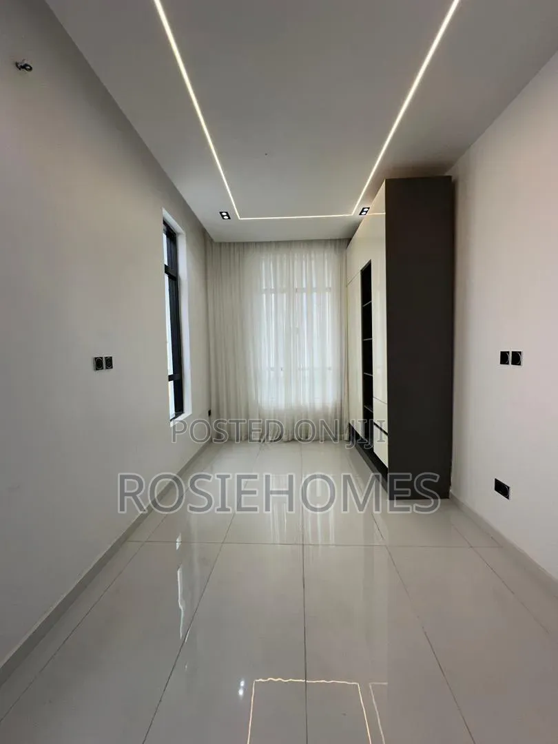 5bdrm Duplex in Garden Estate, Chevron for rent