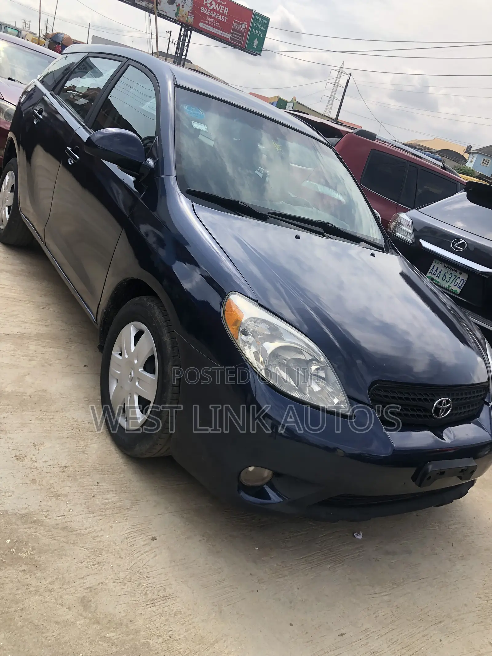 Toyota Matrix Hatchback AWD (1.8L 4cyl 4A) 2005 Blue
