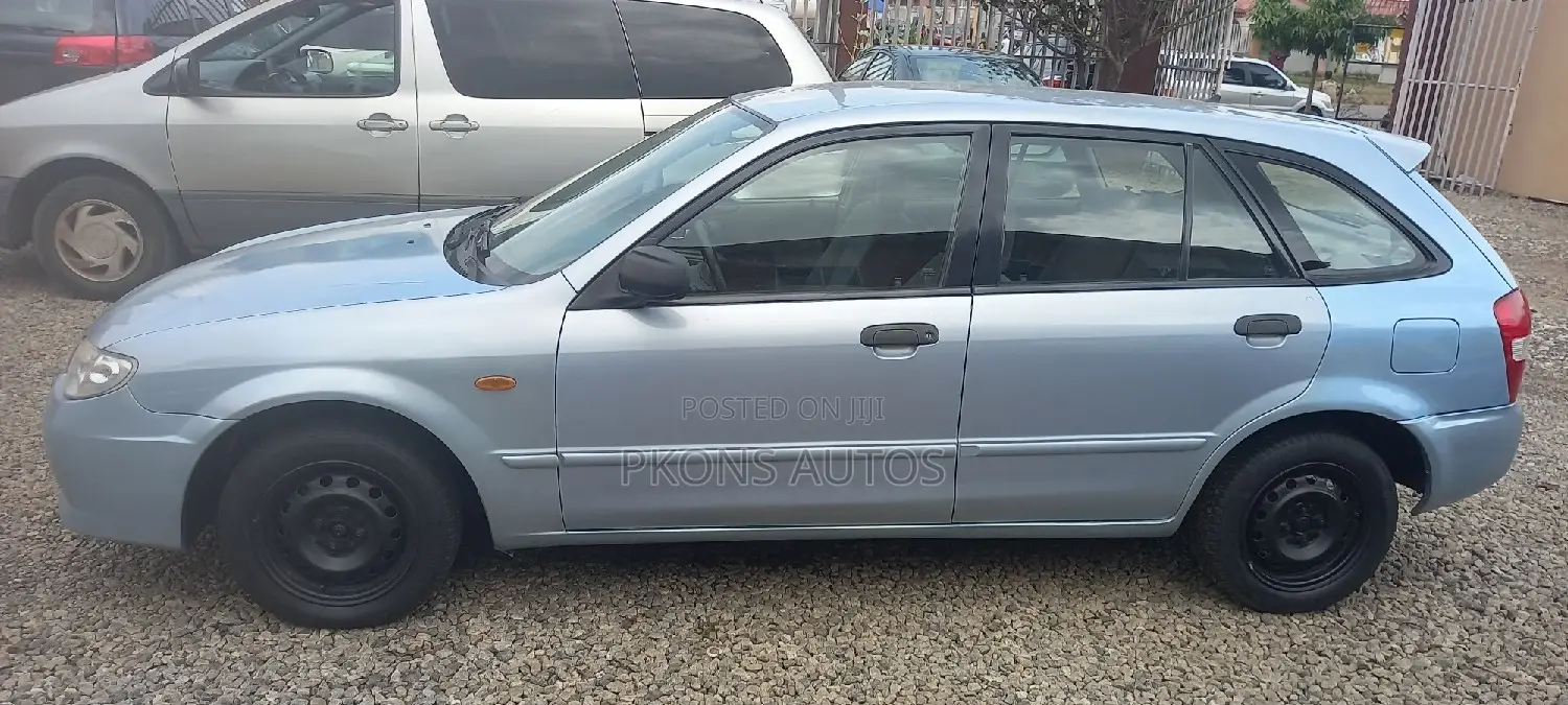 Mazda 323 1.6 2002 Blue