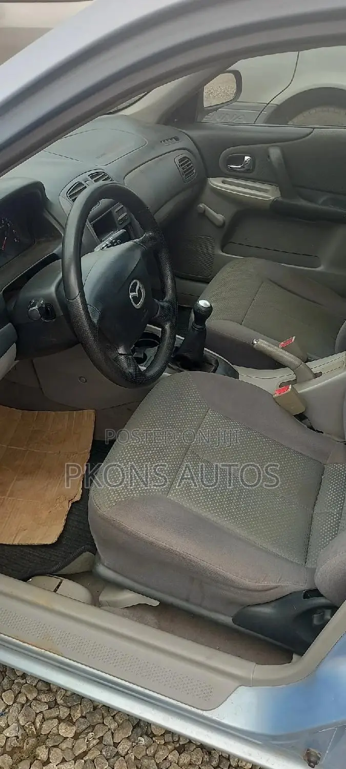 Mazda 323 1.6 2002 Blue