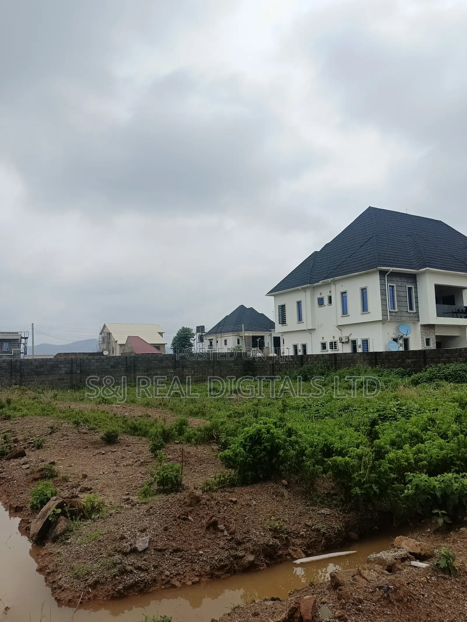 750 SQM Estate Land in an Estate