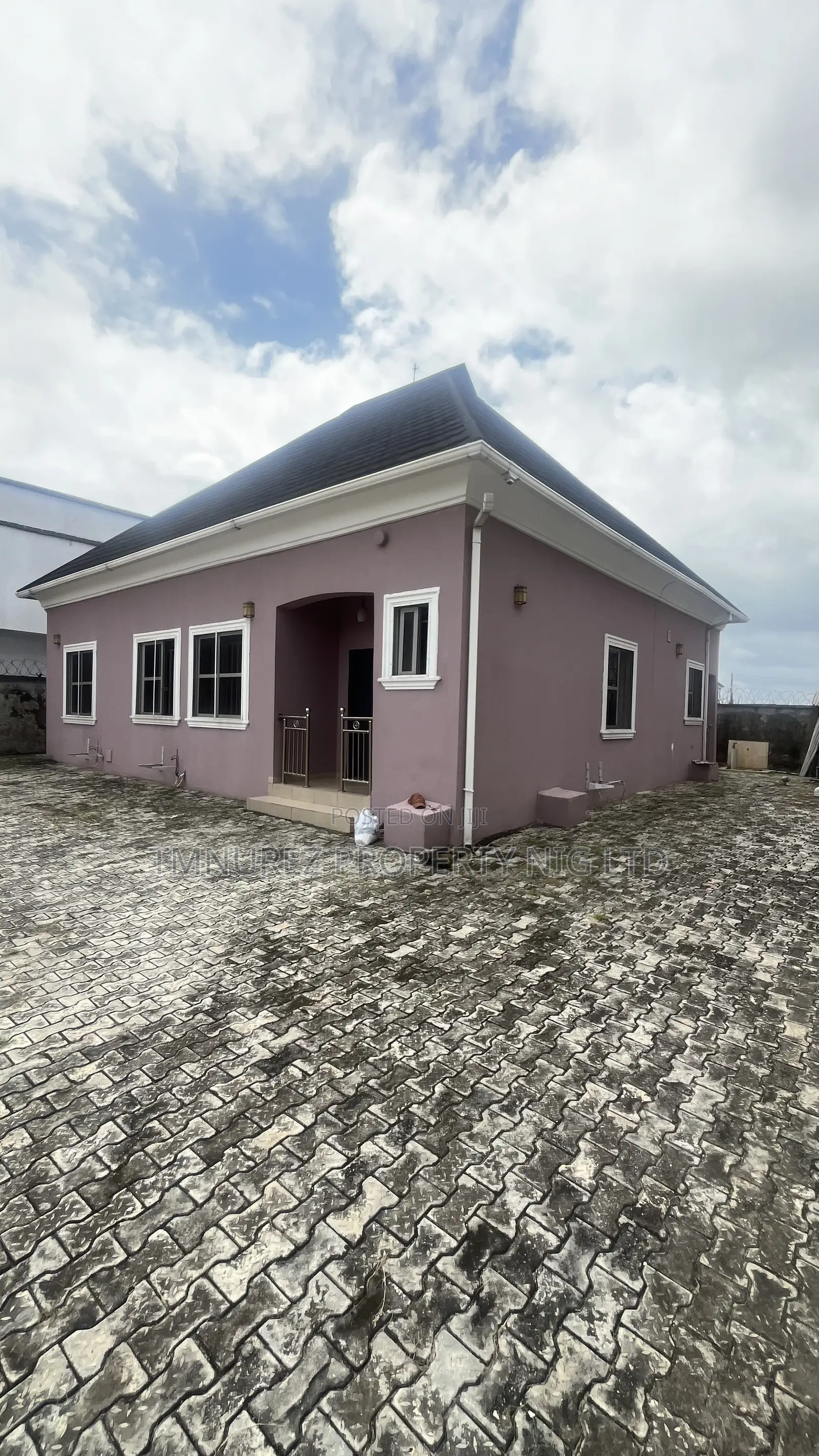 3bdrm Apartment in Sangotedo Good Axis for rent