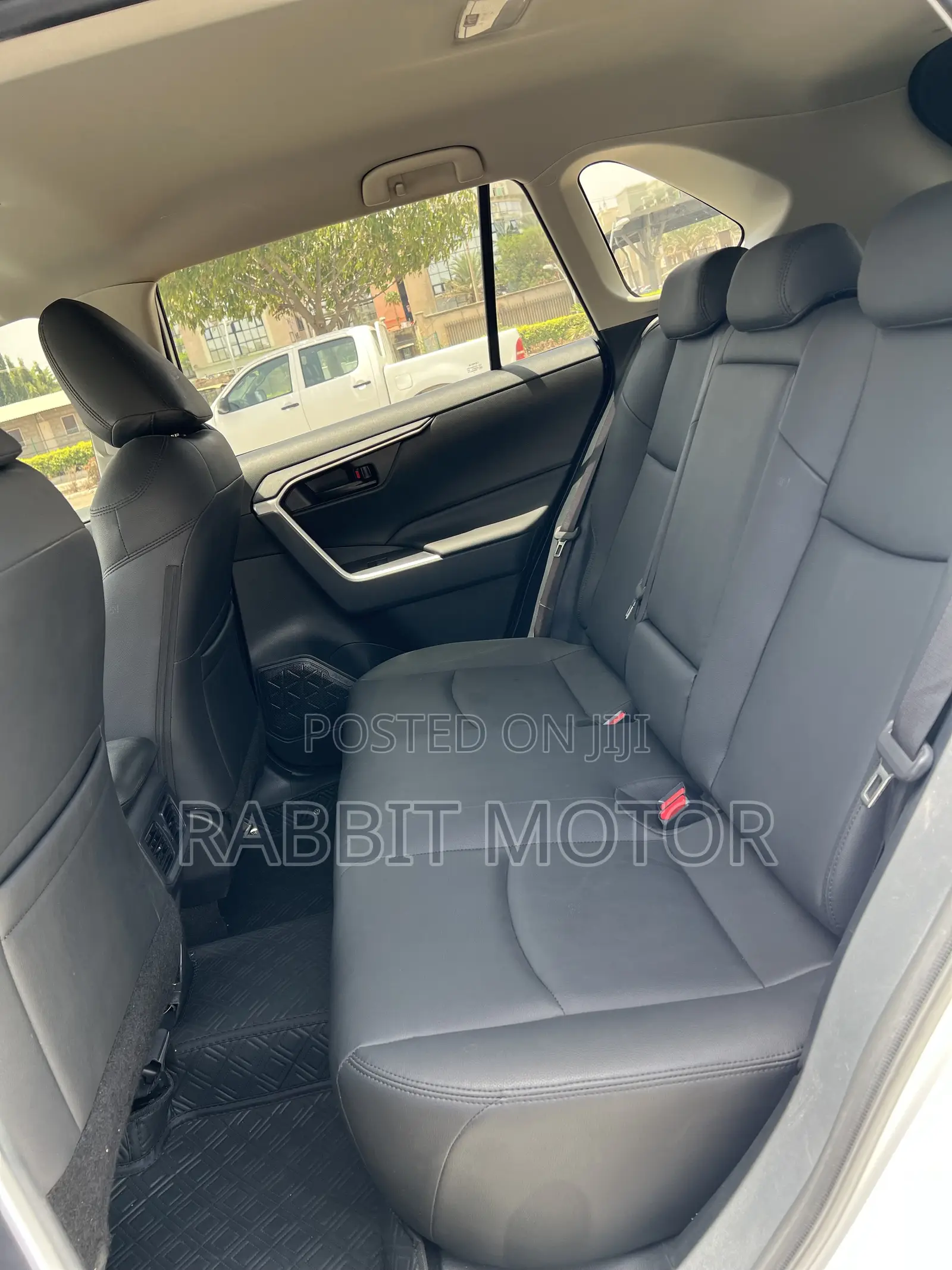 Toyota RAV4 2021 White