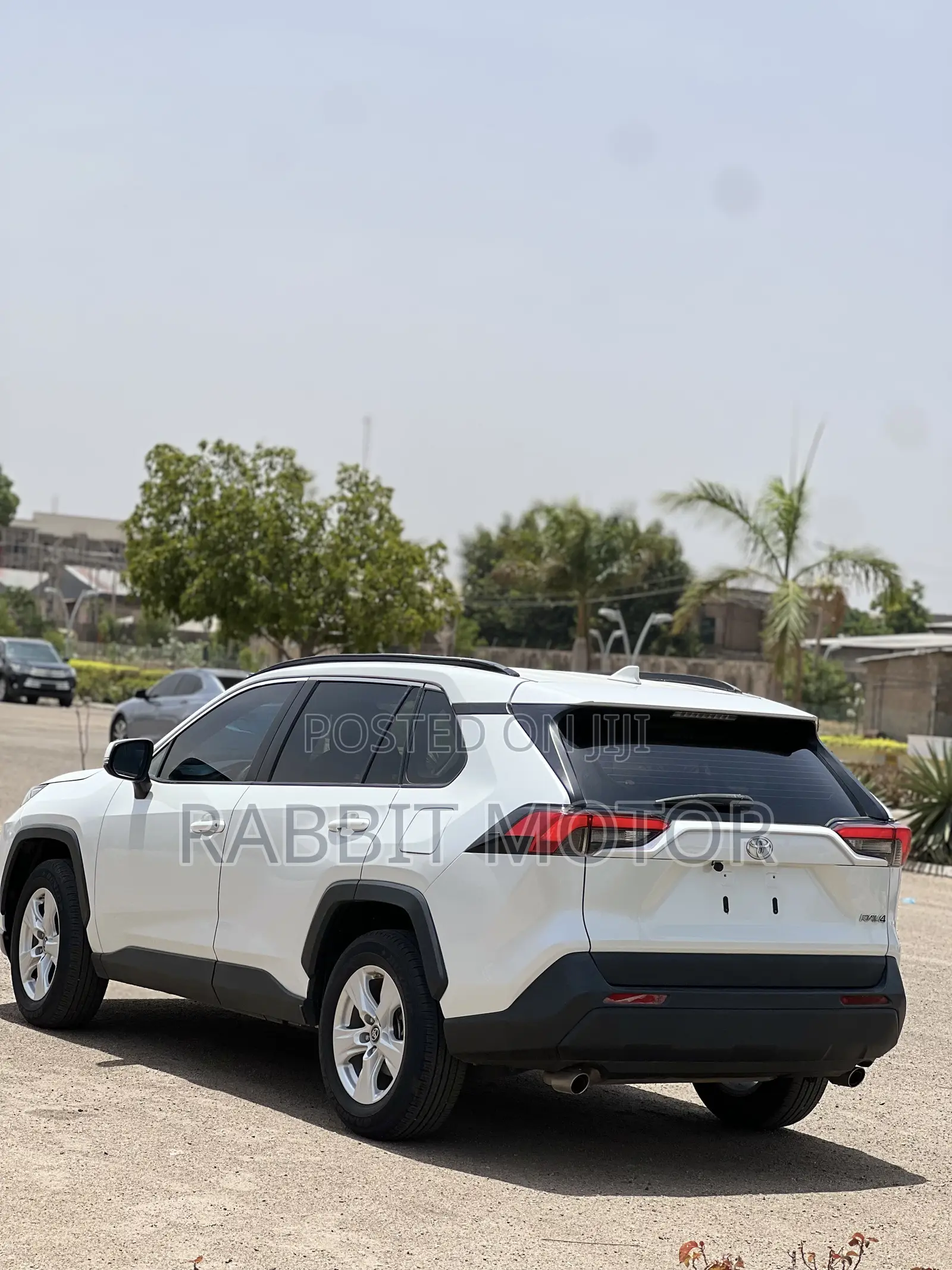 Toyota RAV4 2021 White