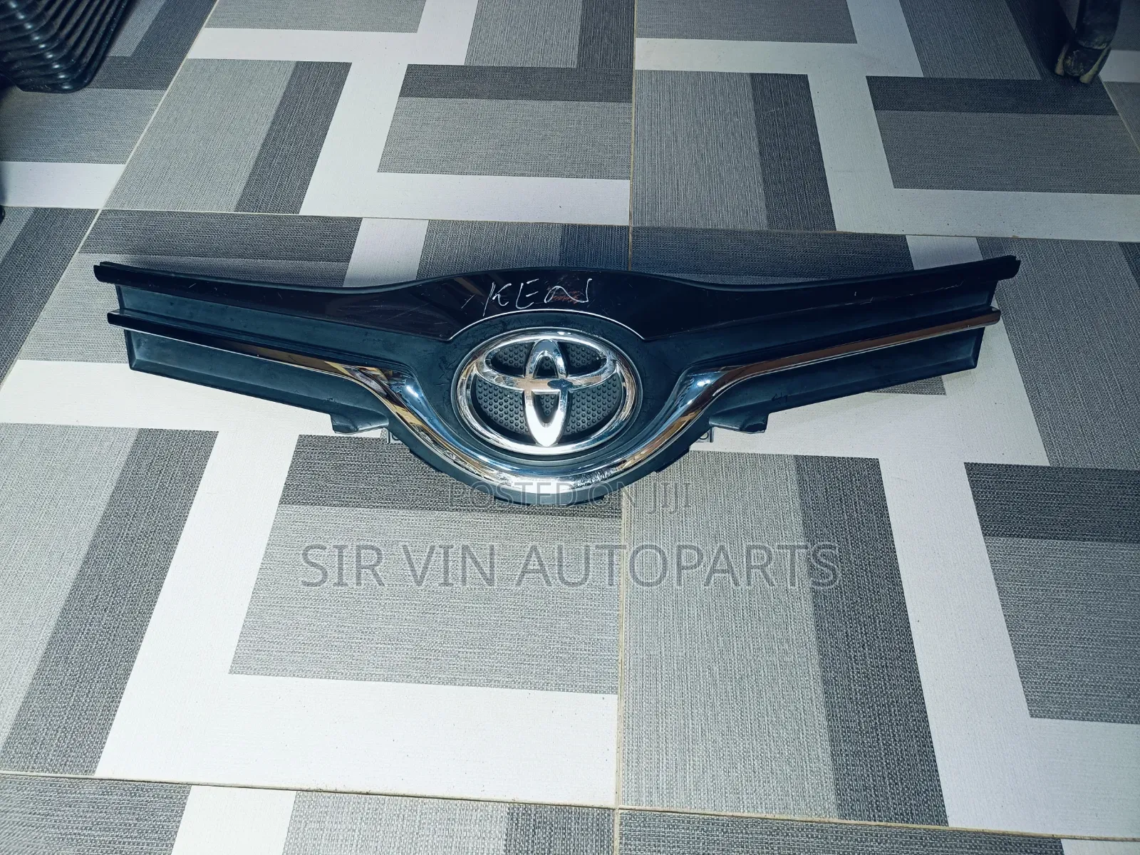 Front Grill Toyota Yaris 2015
