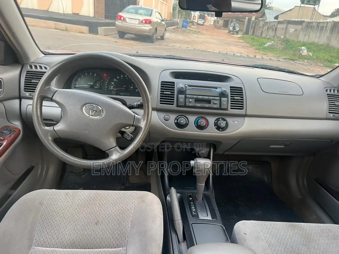 Toyota Camry LE 4dr Sedan (2.4L 4cyl 5A) 2005 Maroon