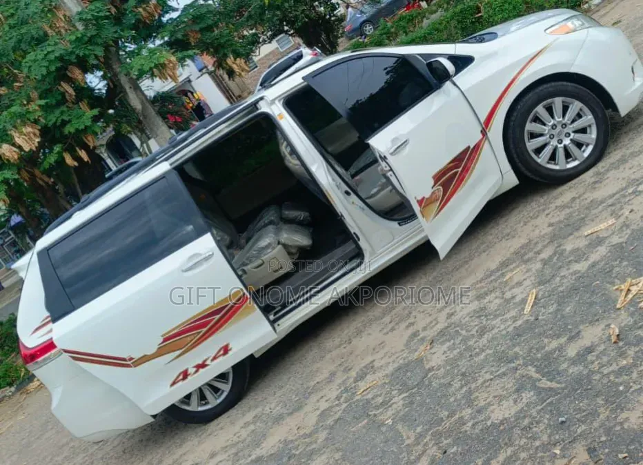 Toyota Sienna 2012 White