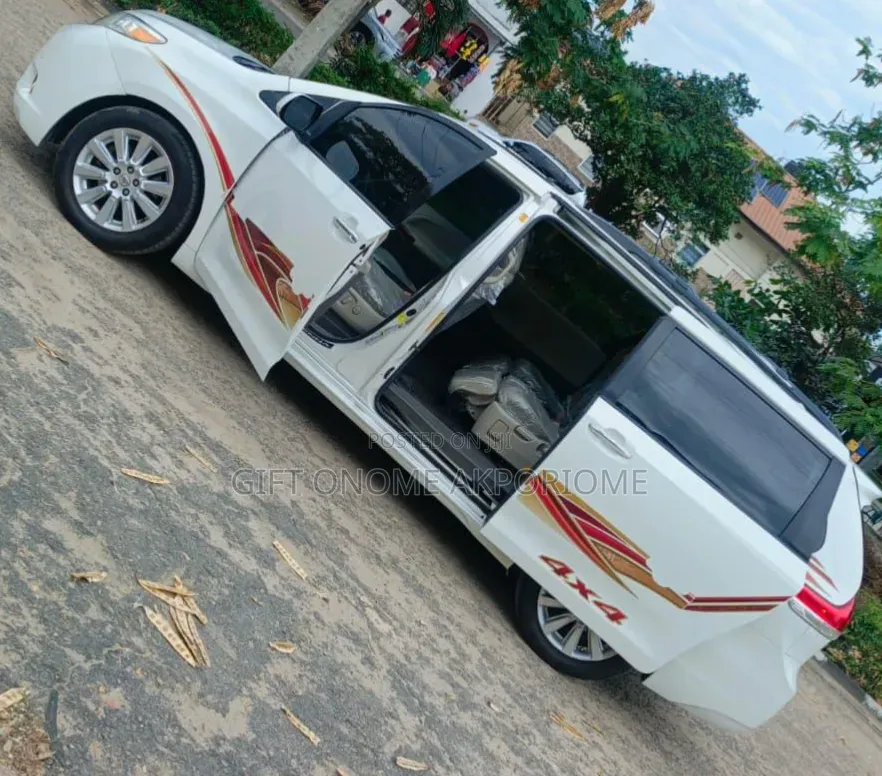 Toyota Sienna 2012 White
