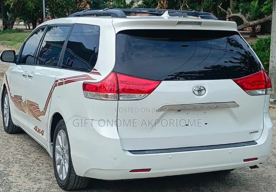 Toyota Sienna 2012 White