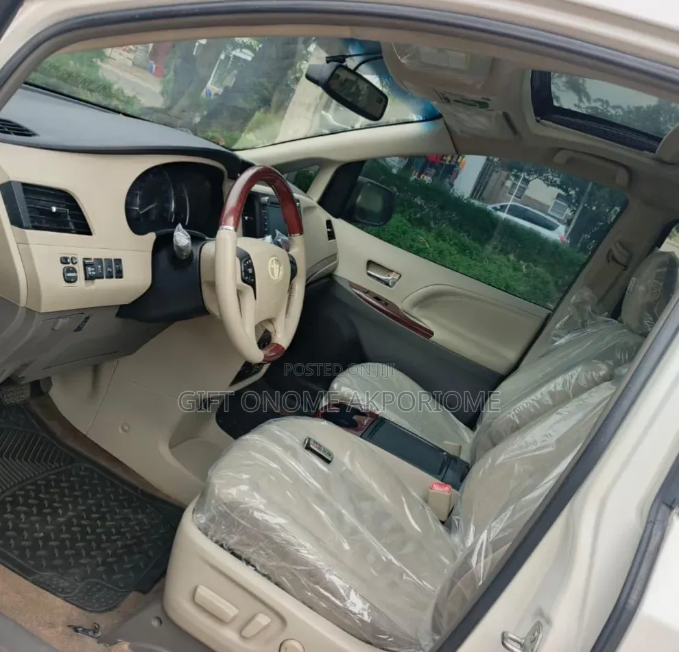 Toyota Sienna 2012 White