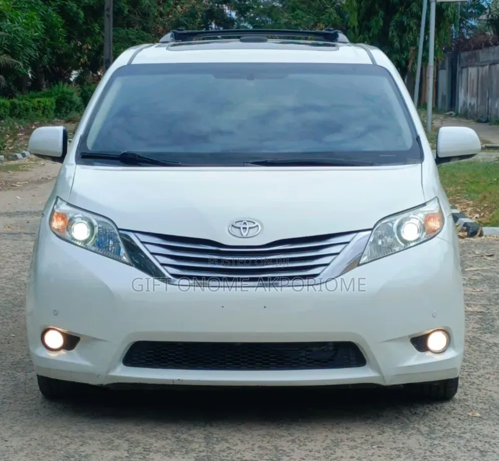 Toyota Sienna 2012 White