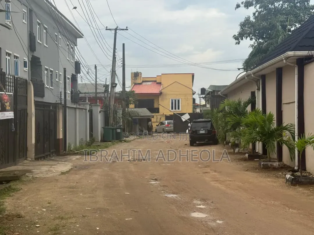 Land Measuring 1998sqm With a Demolishable Structure
