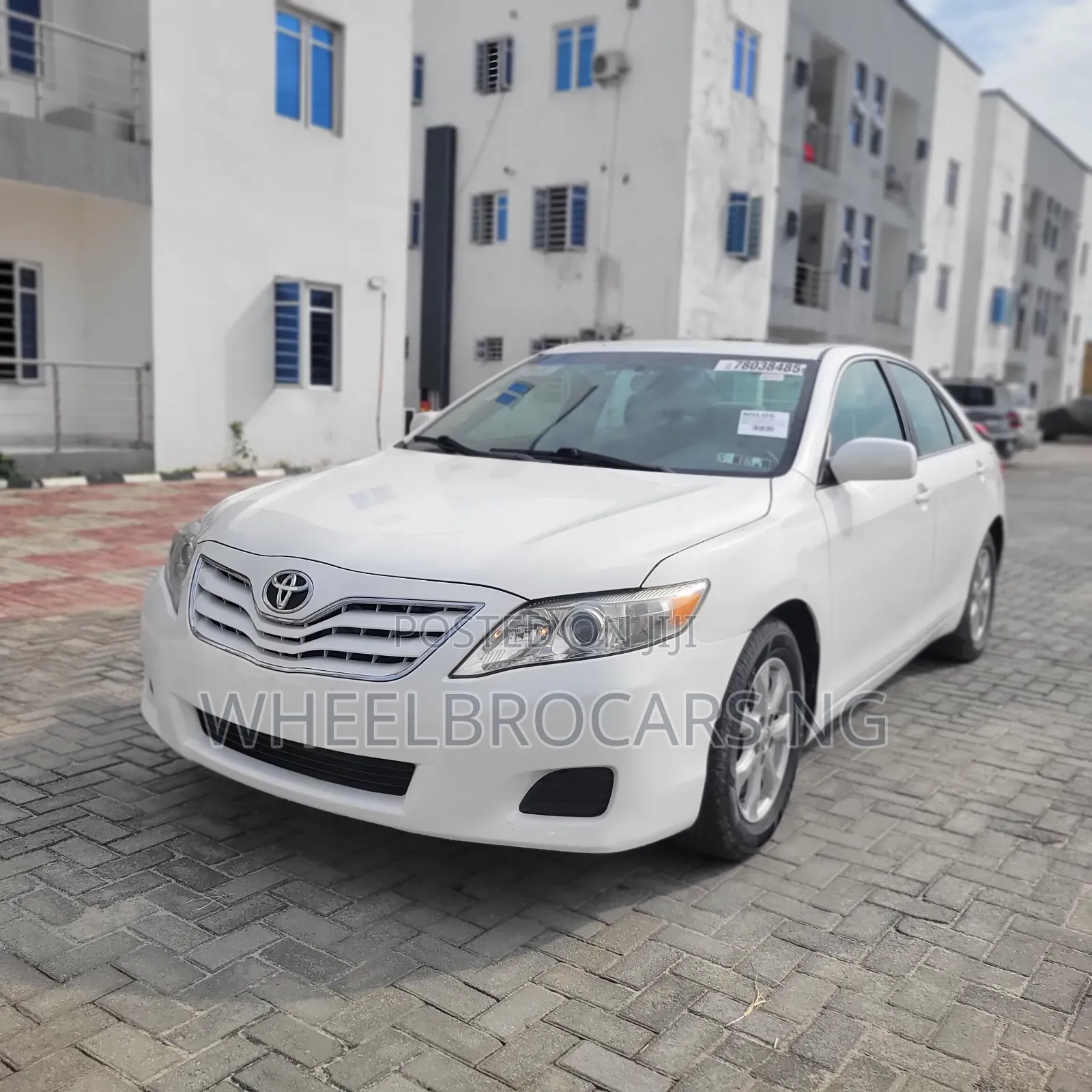 Toyota Camry LE 4dr Sedan (2.5L 4cyl 6A) 2011 White