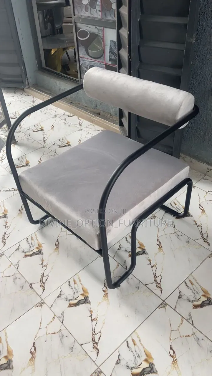 Contemporary Relaxing Chair