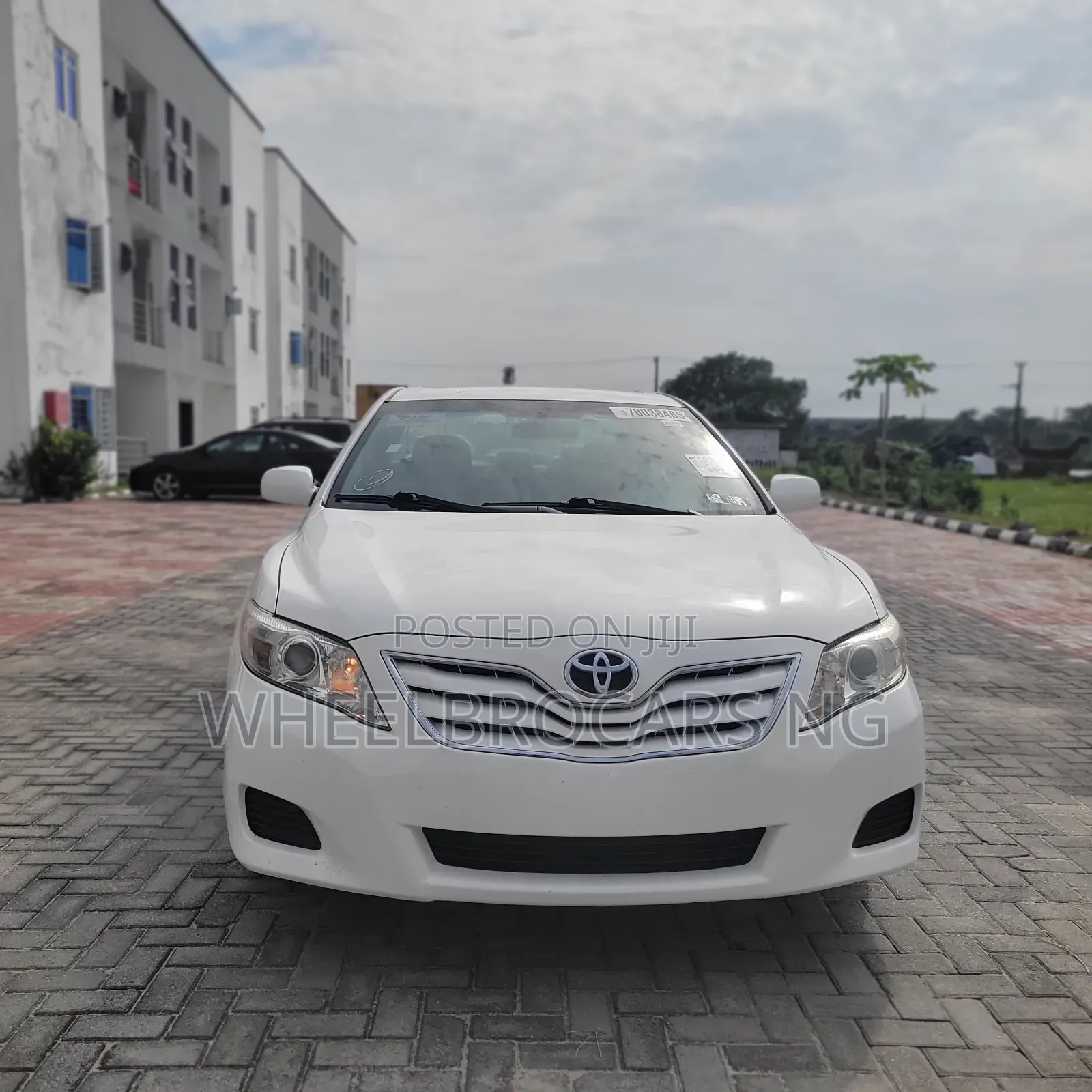 Toyota Camry LE 4dr Sedan (2.5L 4cyl 6A) 2011 White