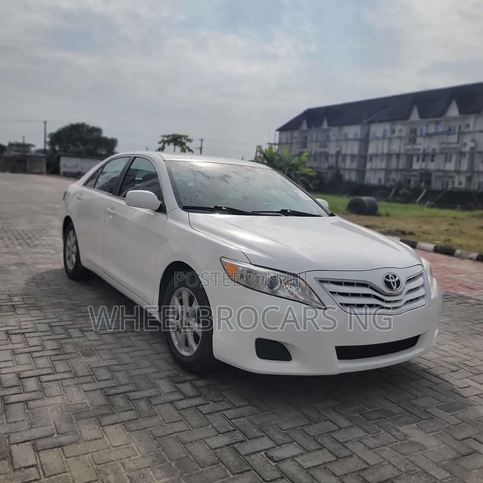 Toyota Camry LE 4dr Sedan (2.5L 4cyl 6A) 2011 White