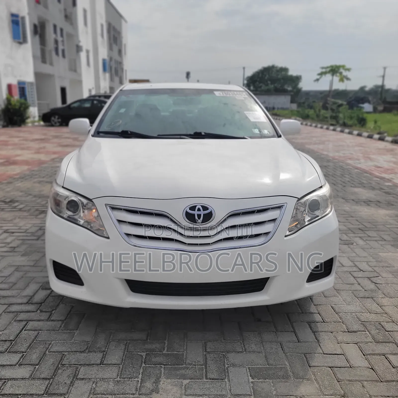 Toyota Camry LE 4dr Sedan (2.5L 4cyl 6A) 2011 White