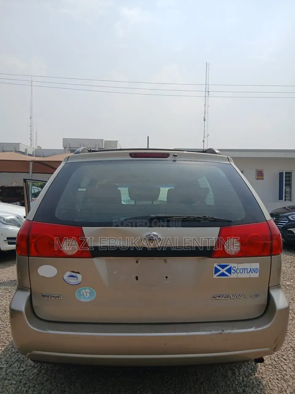 Toyota Sienna LE 2009 Gold