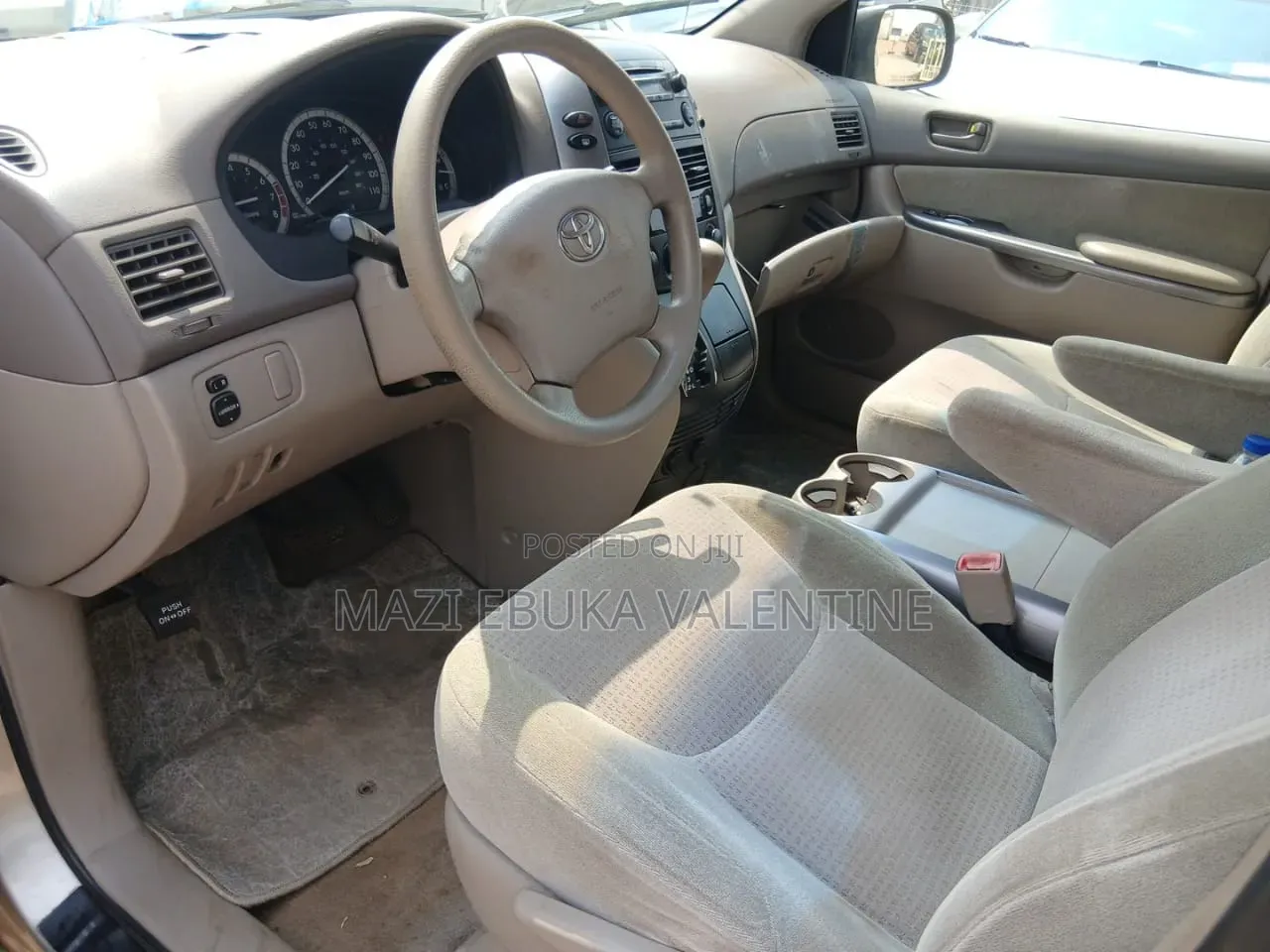 Toyota Sienna LE 2009 Gold