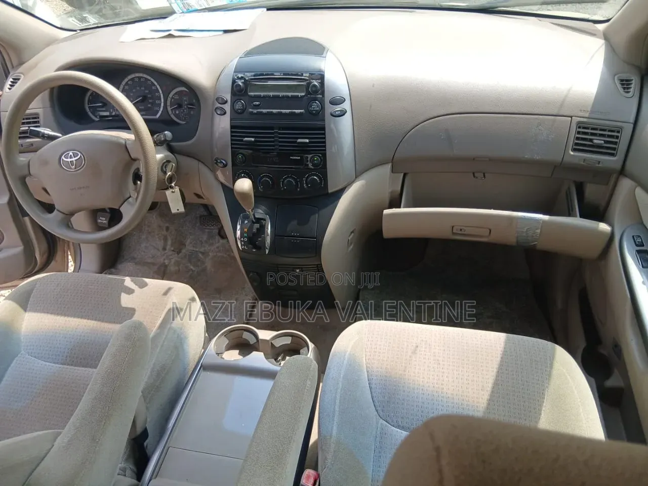 Toyota Sienna LE 2009 Gold