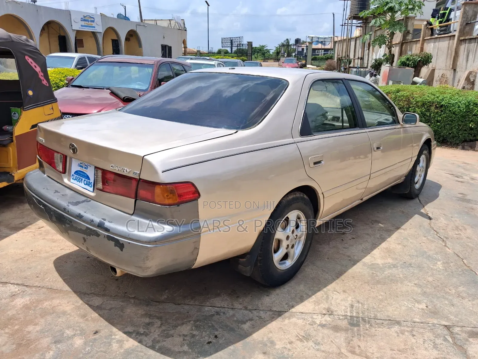 Toyota Camry LE 4dr Sedan (2.4L 4cyl 5M) 2002 Gold