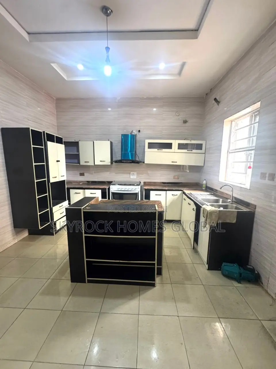 4bdrm Duplex in Thomas Estate for rent