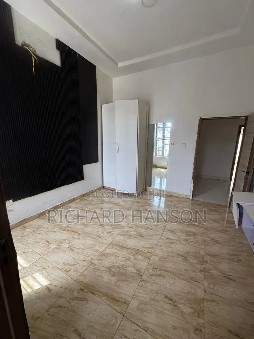 1bdrm Shared Apartment in Not Mini Flat, Chevron for rent