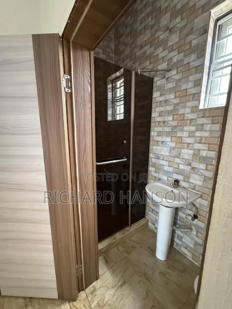 1bdrm Shared Apartment in Not Mini Flat, Chevron for rent