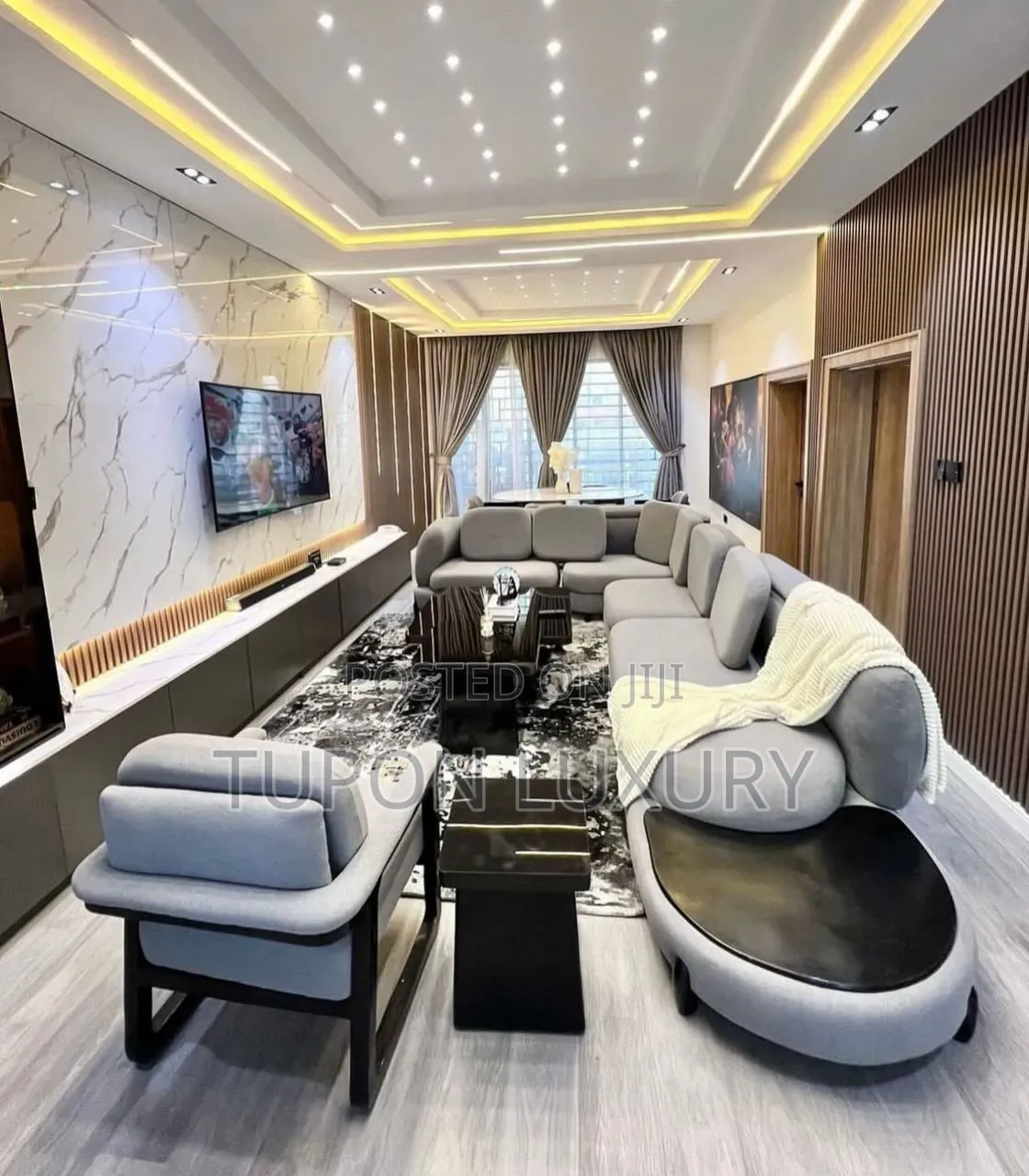 Luxury 2/3 Bedroom Apartment /