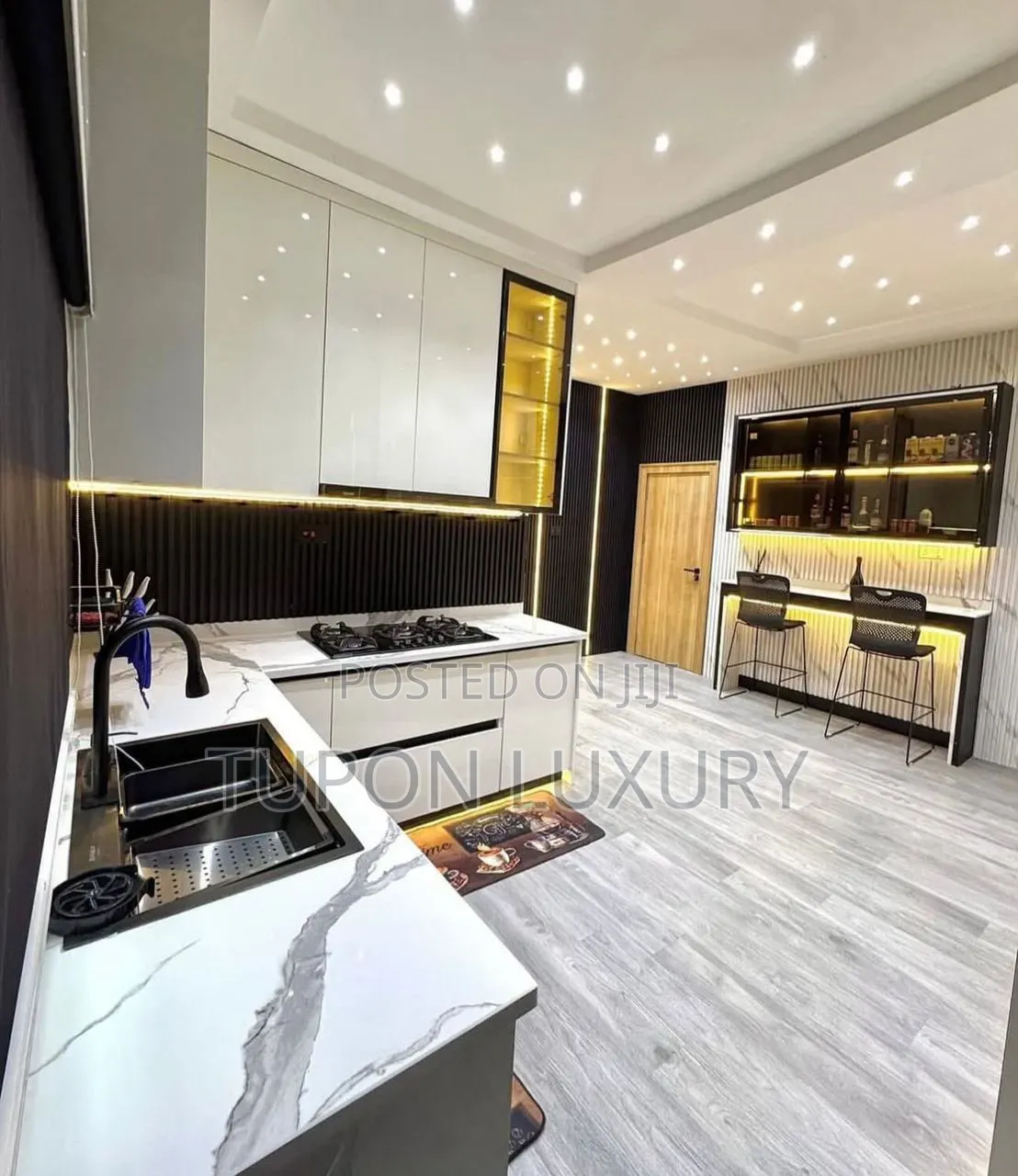 Luxury 2/3 Bedroom Apartment /