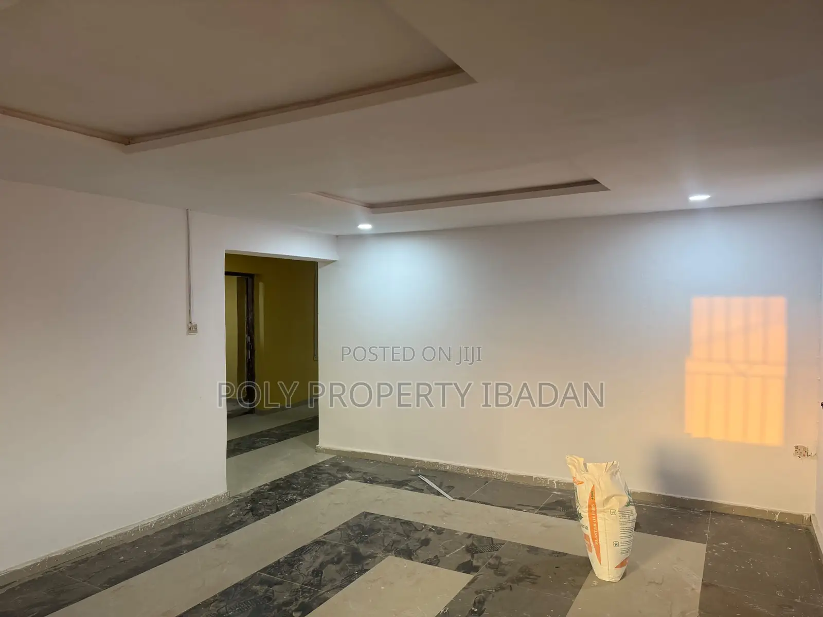 3bdrm Apartment in Oluyole Estate for rent