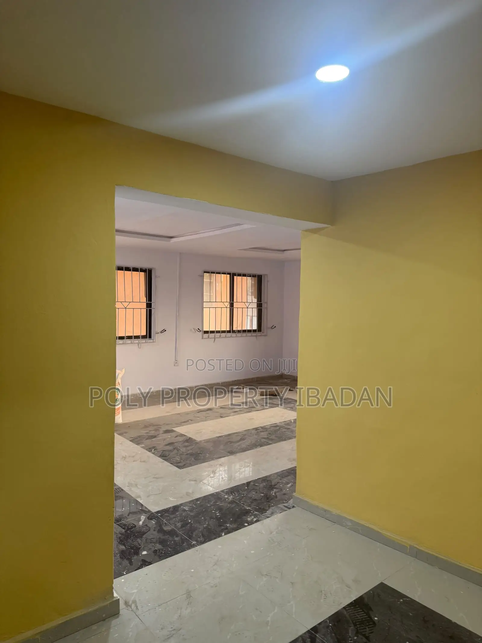 3bdrm Apartment in Oluyole Estate for rent