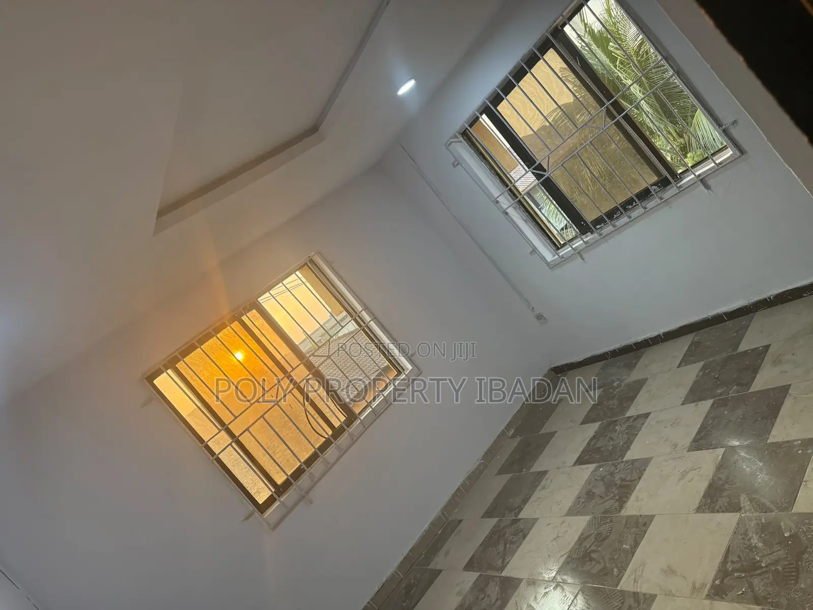 3bdrm Apartment in Oluyole Estate for rent