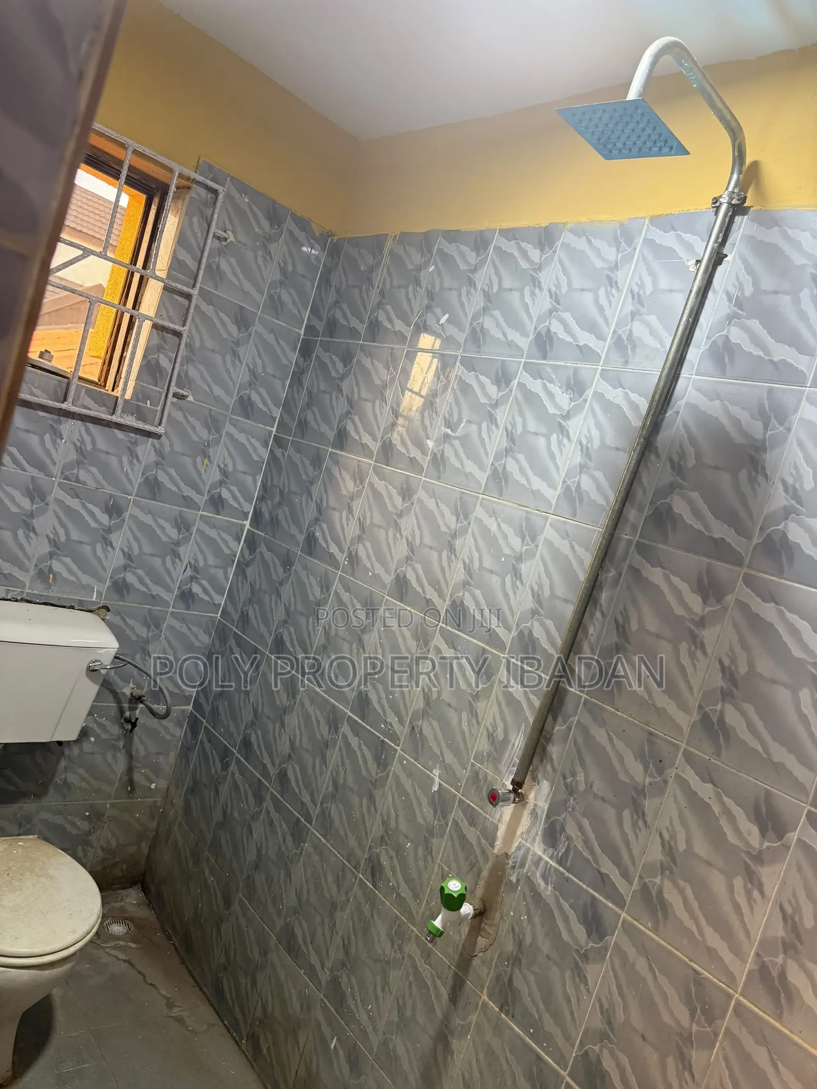 3bdrm Apartment in Oluyole Estate for rent