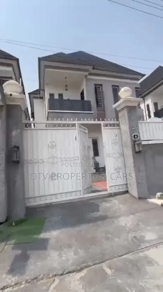 Furnished 5bdrm Duplex in Chevron for sale